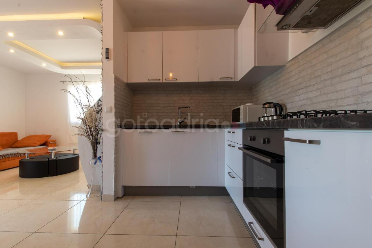 Apartment Vesna With Balcony & Free Parking Макарска Экстерьер фото