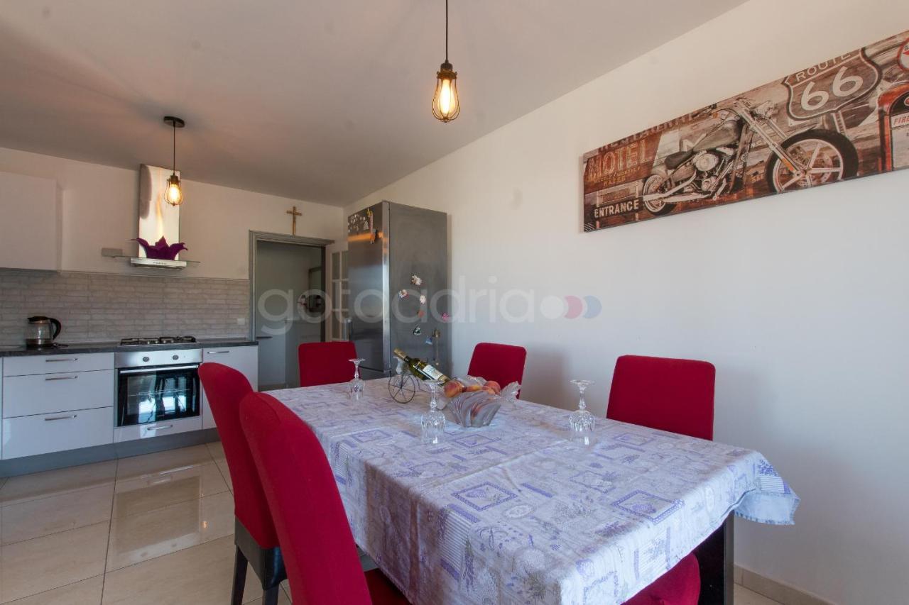 Apartment Vesna With Balcony & Free Parking Макарска Экстерьер фото